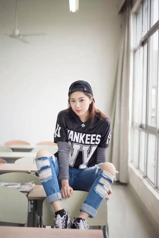 最美毕业照:八一农大女神照PK广外播音系毕业