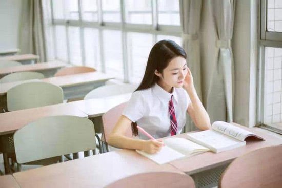 最美毕业照:八一农大女神照PK广外播音系毕业