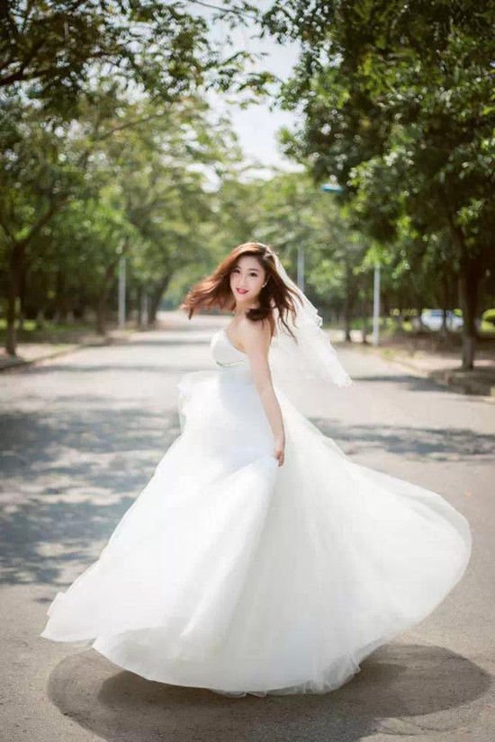 最美毕业照:八一农大女神照PK广外播音系毕业