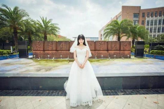 最美毕业照:八一农大<em>女神照</em>PK广外播音系毕业