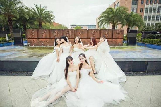 最美毕业照:八一农大<em>女神照</em>PK广外播音系毕业