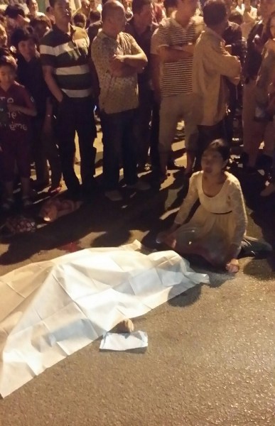 组图:河南宝马司机撞死女子 死者孩子目睹全过