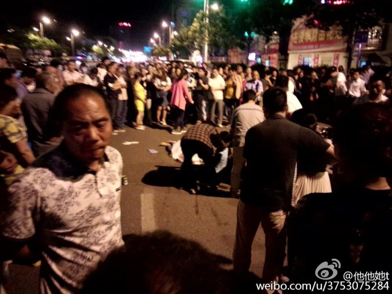 组图:河南宝马司机撞死女子 死者孩子目睹全过