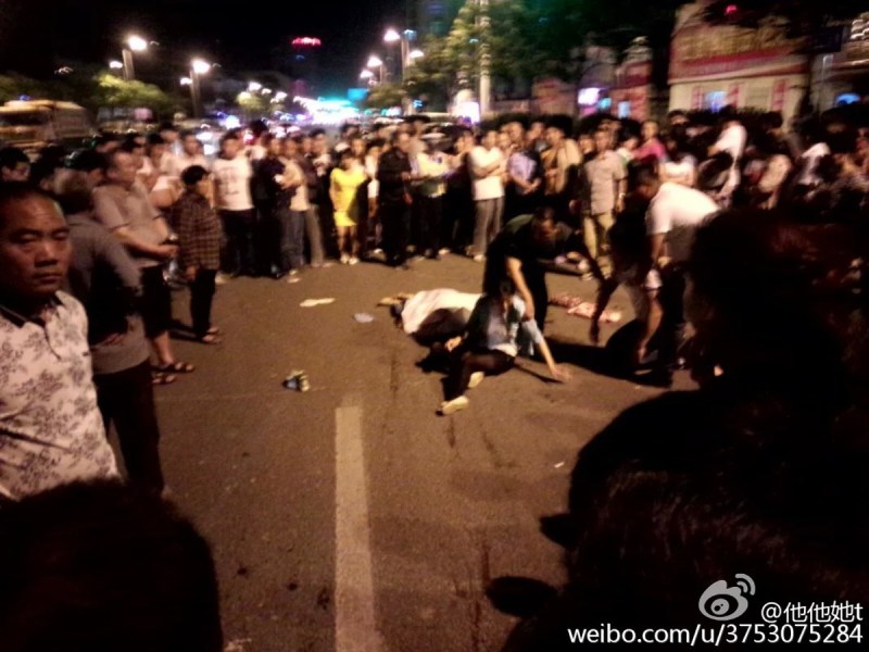 组图:河南宝马司机撞死女子 死者孩子目睹全过