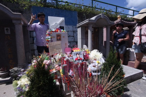 歌迷纪念黄家驹53岁冥诞:钟声响起归家的信号