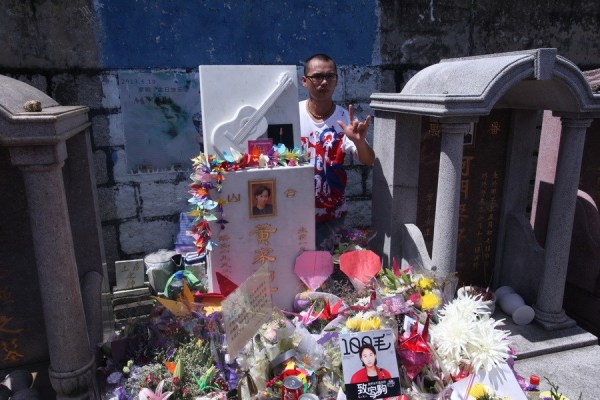 歌迷纪念黄家驹53岁冥诞:钟声响起归家的信号