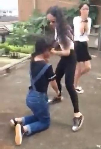 江西<em>永新</em>多名女初中生围殴女生5分钟 警方介入