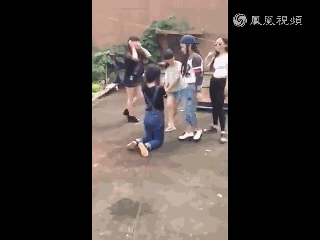 江西<em>永新</em>女初中生围殴一女生 下跪扇耳光 网友