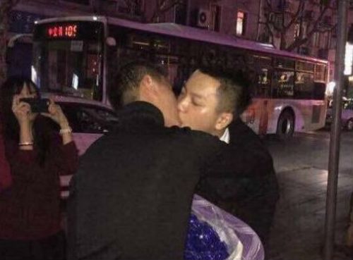 男子刺死50岁情敌 <em>父女乱伦</em> 姐妹换夫 盘点全球