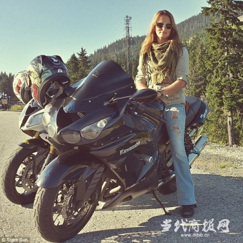 女模特上战场对抗IS 偶尔也会和男同伴发生性