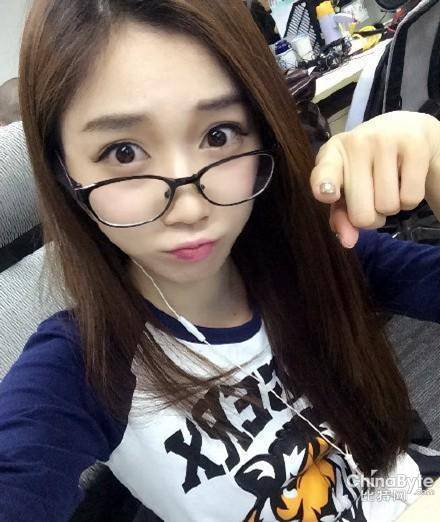 LPL英雄联盟职业联赛 女主播私照曝光