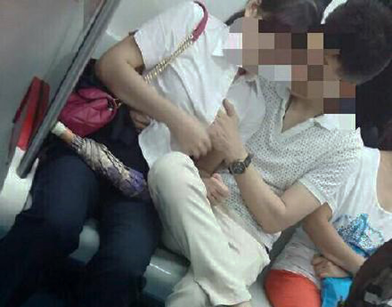 摄影师历时三年 拍摄地铁上的激情<em>男女</em>