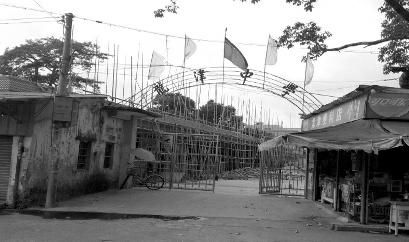 14岁女孩遭脱衣欺凌 <em>妹妹</em>勇敢冲上<em>保护姐姐</em>