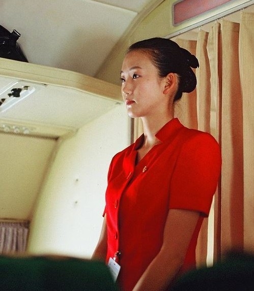  金正恩 亲自 下令 :朝鲜空姐换更短蓝色裙装(组图