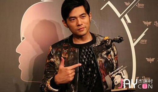 周杰伦LOL首秀直播之夜定期8.4峡谷厮杀