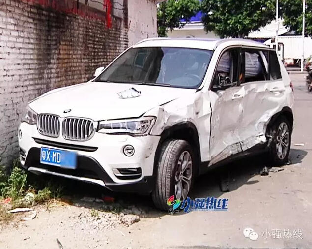 佛山夫妻闹离婚争财产开奔驰宝马对撞