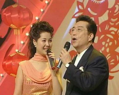 刘强东奶茶妹妹领证 是真是假?盘点年龄差距大