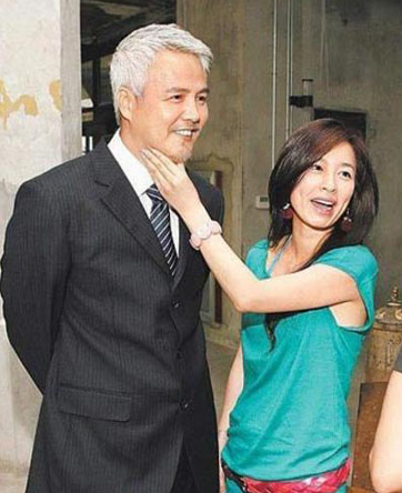 刘强东奶茶妹妹领证 是真是假?盘点年龄差距大