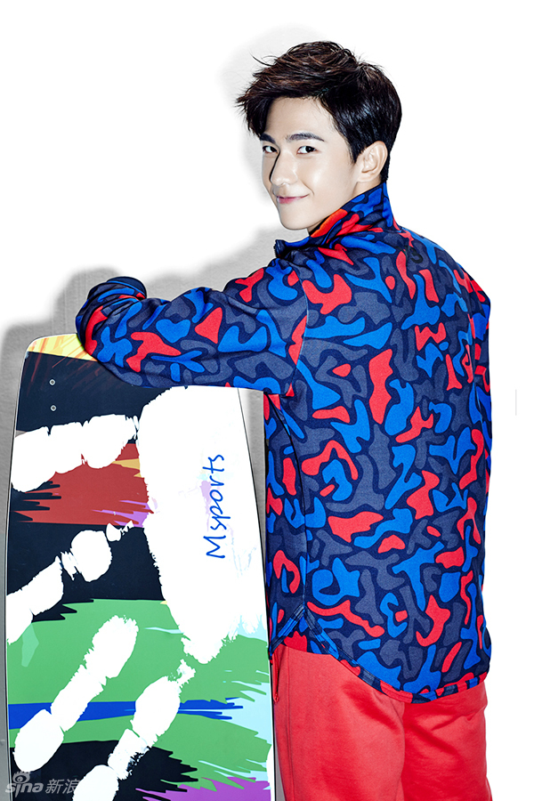 组图:杨洋夏日写真曝光 国民美少年玩心大起