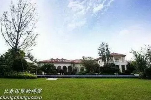 曝刘亦菲奢华豪宅 面积堪比4个足球场 网友:真