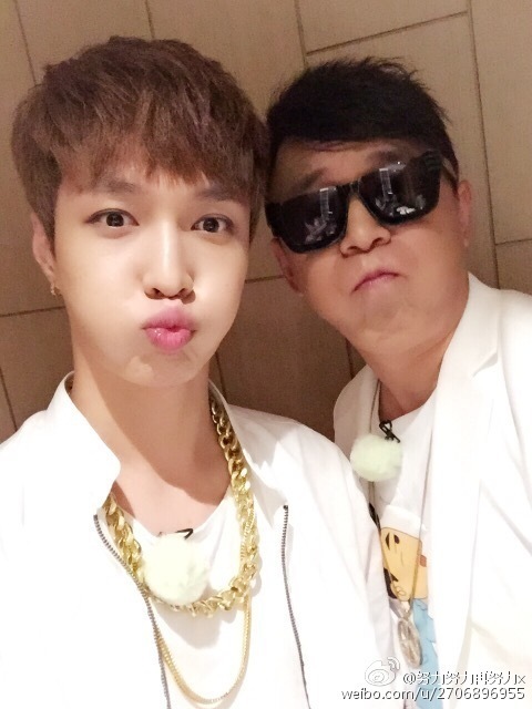 组图:极限挑战录制收官 张艺兴嘟嘴合影表不舍