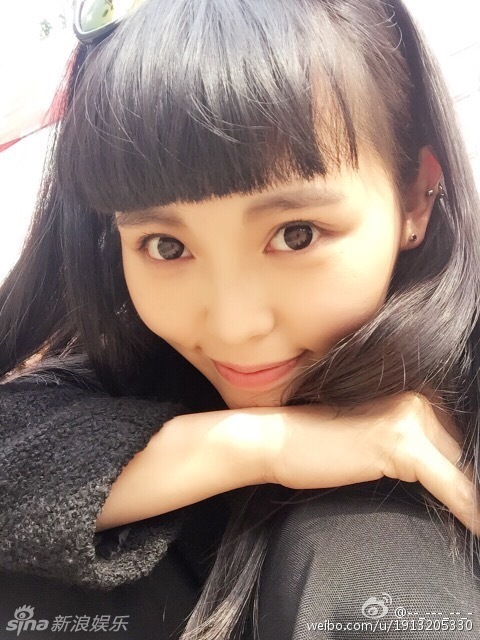 迅90后娇妻曝光 大眼灵动撞脸唐嫣有点看不下