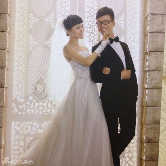 迅90后娇妻曝光 大眼灵动撞脸唐嫣有点看不下