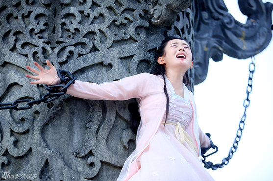 组图:《花千骨》赵丽颖甘受消魂钉再虐心