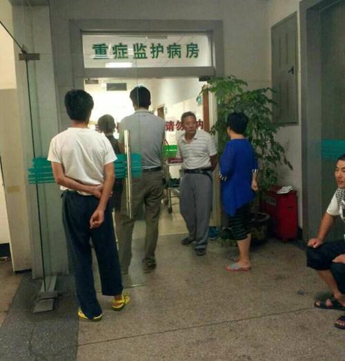 女生被男生泼酒精烧伤 因拒绝其追求被报复