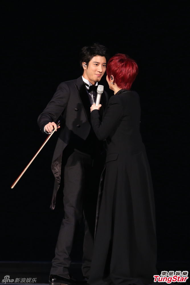 王力宏携老婆观赏江蕙演唱会 献艺不献声