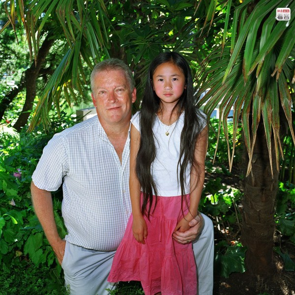 计划生育政策下被遗弃的女孩与美国养父