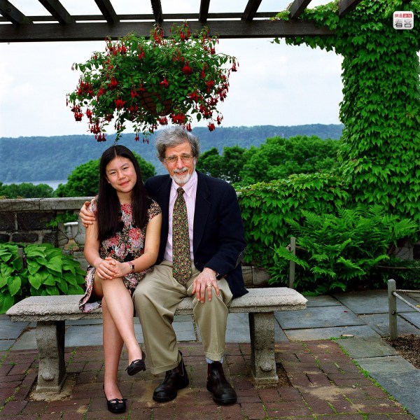 计划生育政策下被遗弃的女孩与美国养父