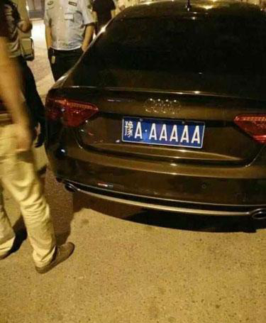 河南最牛车牌系网上购买的假车牌 车主被拘留