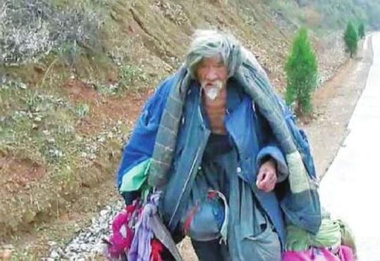 <em>长腿干爹病逝</em>众人哀悼 网友:成了干爹专业户(图