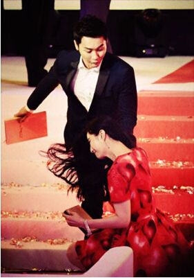 范冰冰疑怀孕!穿著碎花长裙平底凉鞋惊现一丝