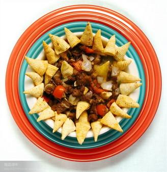 高校现冰镇麻辣烫 你还吃过哪些雷人食物? (图