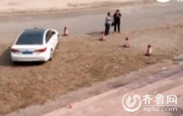 小青年大学操场玩漂移撞倒花季少女 网友纷纷