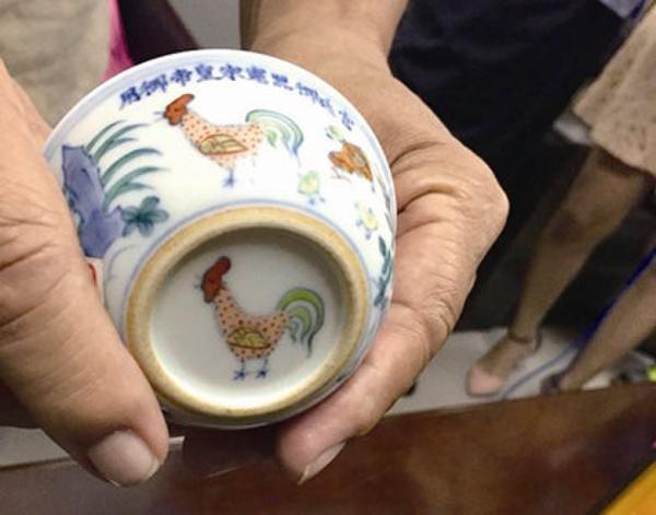 <em>6亿元鸡缸杯被盗</em> 初步鉴定杯子为仿品