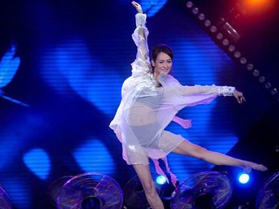 王皓愤然离场因妻子跳热舞 称扔下孩子不管(图