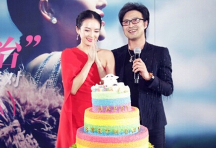  章子怡疑遮孕肚  汪峰赌场博得章母欢心赢得美