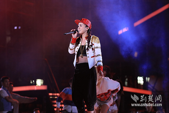 第四季《中国 好声音 》 总决赛 张磊夺冠 那英带