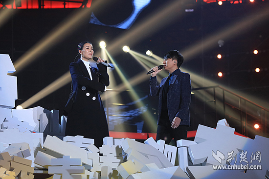 第四季《中国 好声音 》 总决赛 张磊夺冠 那英带