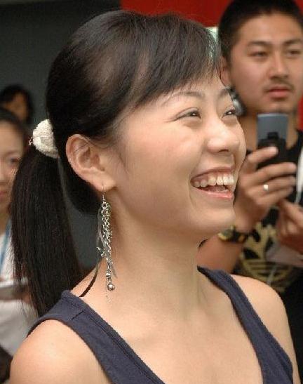 组图: 张靓颖被疑整容 出名前后对比照 网友:吓了