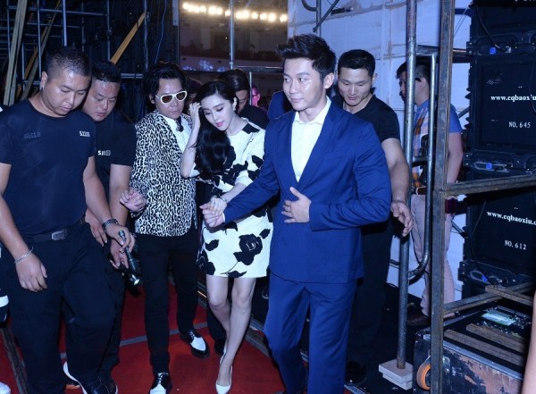 金星力挺杨幂:脚一点不臭 很努力很认真