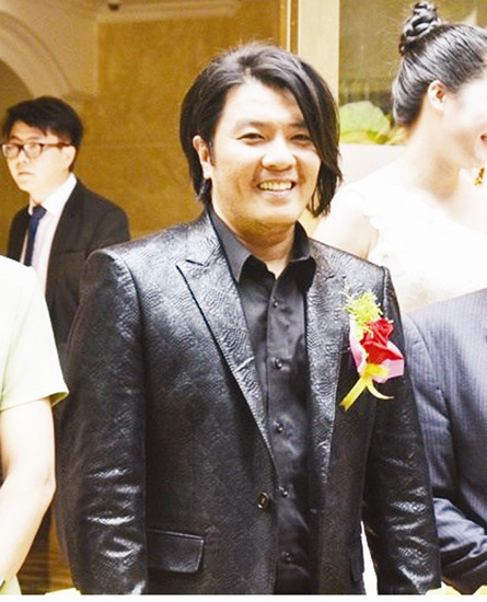 惊呆!歌手阿杜变老板 身材发福到认不出来