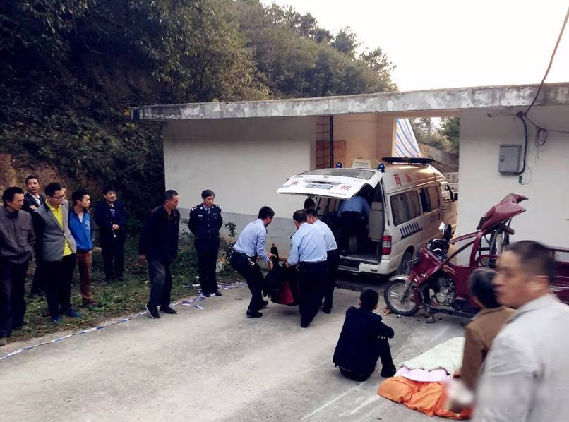 村民烧香求平安 下山遇车祸致7死3伤(组图)