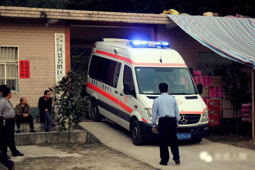 村民烧香求平安 下山遇车祸致7死3伤(组图)