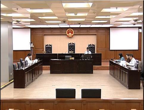 吃货的悲伤 吃糕点硌碎牙为安装假牙多次手术