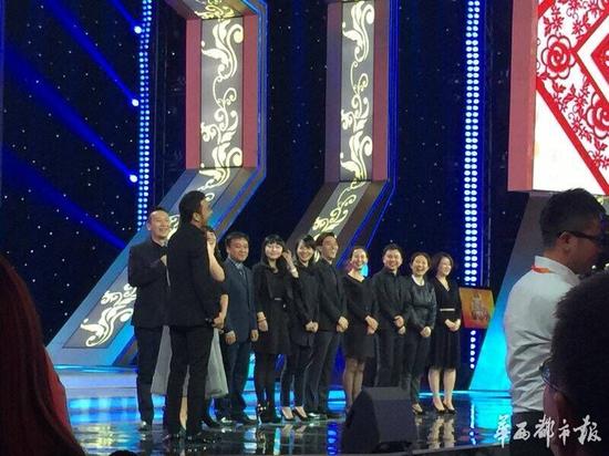 猴年 春晚 吕逸涛 团队 亮相 堪称史上 最年轻 阵容