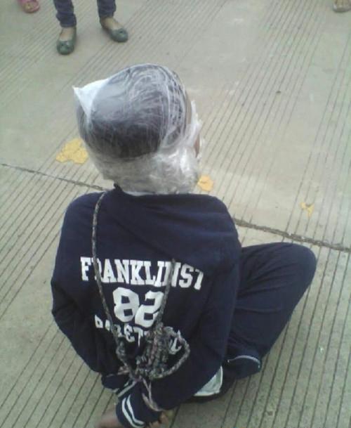 看警匪片能救命?男孩被绑成功逃脱 绑匪浑然不